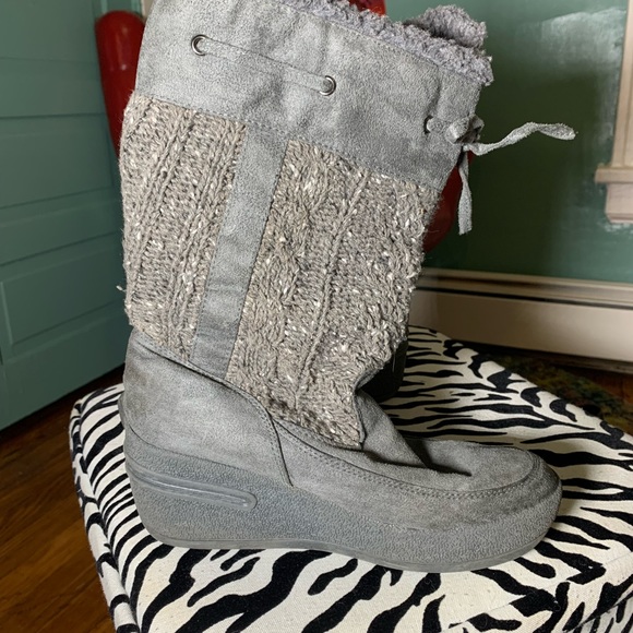 Zingy Grey Fuzzy Knitted Platform Boots - Picture 4 of 4